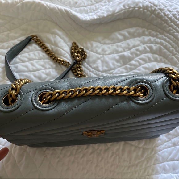 Tory Burch
Small Kira Chevron Convertible Leather Shoulder Bag - Picture 10 of 16